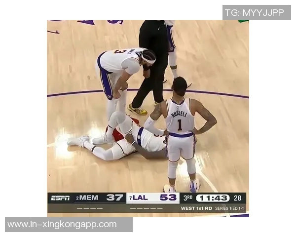 詹姆斯对狄龙犯规表示不满认为自己也曾因类似情况被罚T